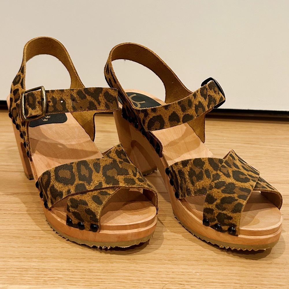 Cape Clogs